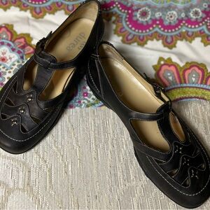 Durea Black Leather T-Strap Mary Jane Cut Out Comfort Orthopedic Shoes Women's 6